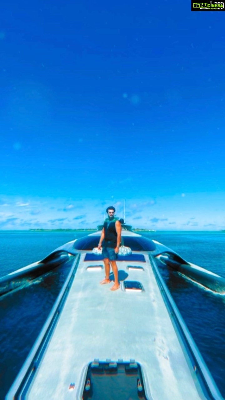 Arjun Kapoor Instagram - Tropic like itβs hot! πποΈ Patina Maldives, Fari Islands