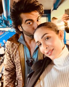 Arjun Kapoor Instagram - Ticked off the bucket list thanks to everyone at Chelsea FC... being able to take her to a @chelseafc game at the bridge !!! 
We won 3-0 & I had someone next to me to celebrate it with !!! (swipe right) 😉 
@malaikaaroraofficial