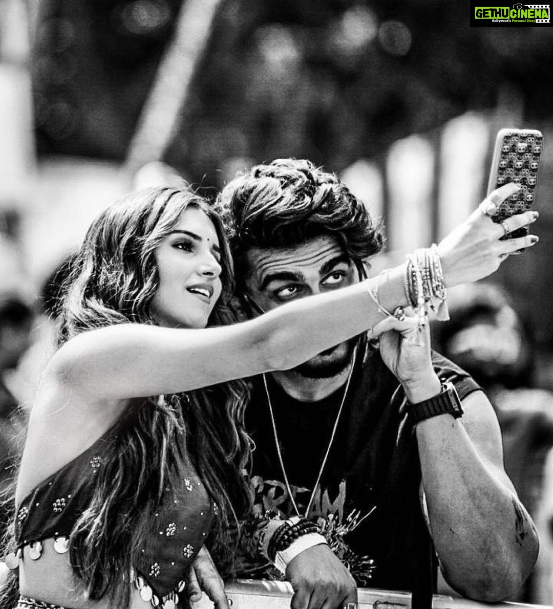 Arjun Kapoor Instagram - Happy Birthday to my biggest Fan @tarasutaria !!! Promise to give you all the selfies you want this year Villain... Goa, India