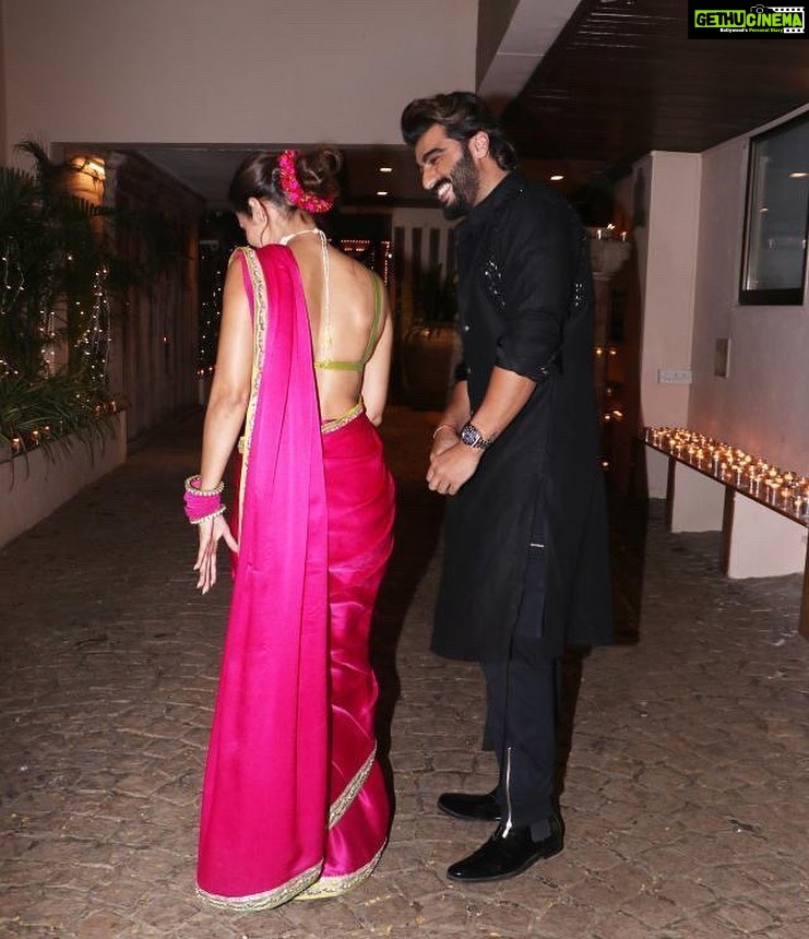 Arjun Kapoor Instagram - When she laughs at my nonsense, She makes me happy... @malaikaaroraofficial Thank you @ak_paps for this picture.