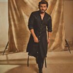 Arjun Kapoor Instagram - Walking into the new year wearing @kunalrawalofficial @kunalrawaldstress 📸 - @sheldon.santos