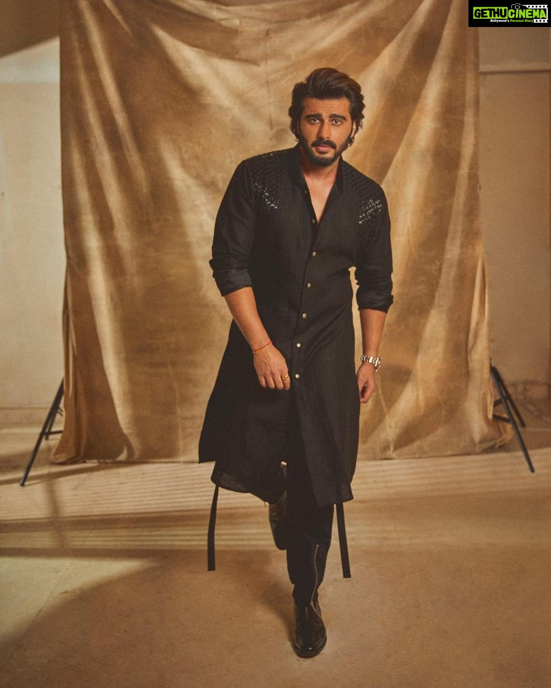 Arjun Kapoor Instagram - Walking into the new year wearing @kunalrawalofficial @kunalrawaldstress 📸 - @sheldon.santos