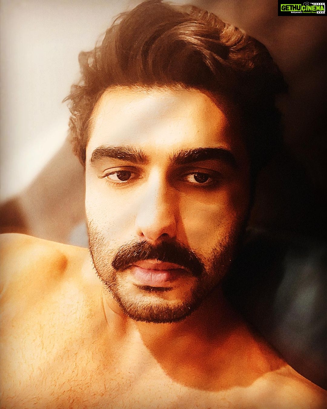 Arjun Kapoor Instagram - Wahi Saal Naya Maal !!! Chopped the hair trimmed the beard & started film number 17 #kuttey #newlook #photodump #moustacheman