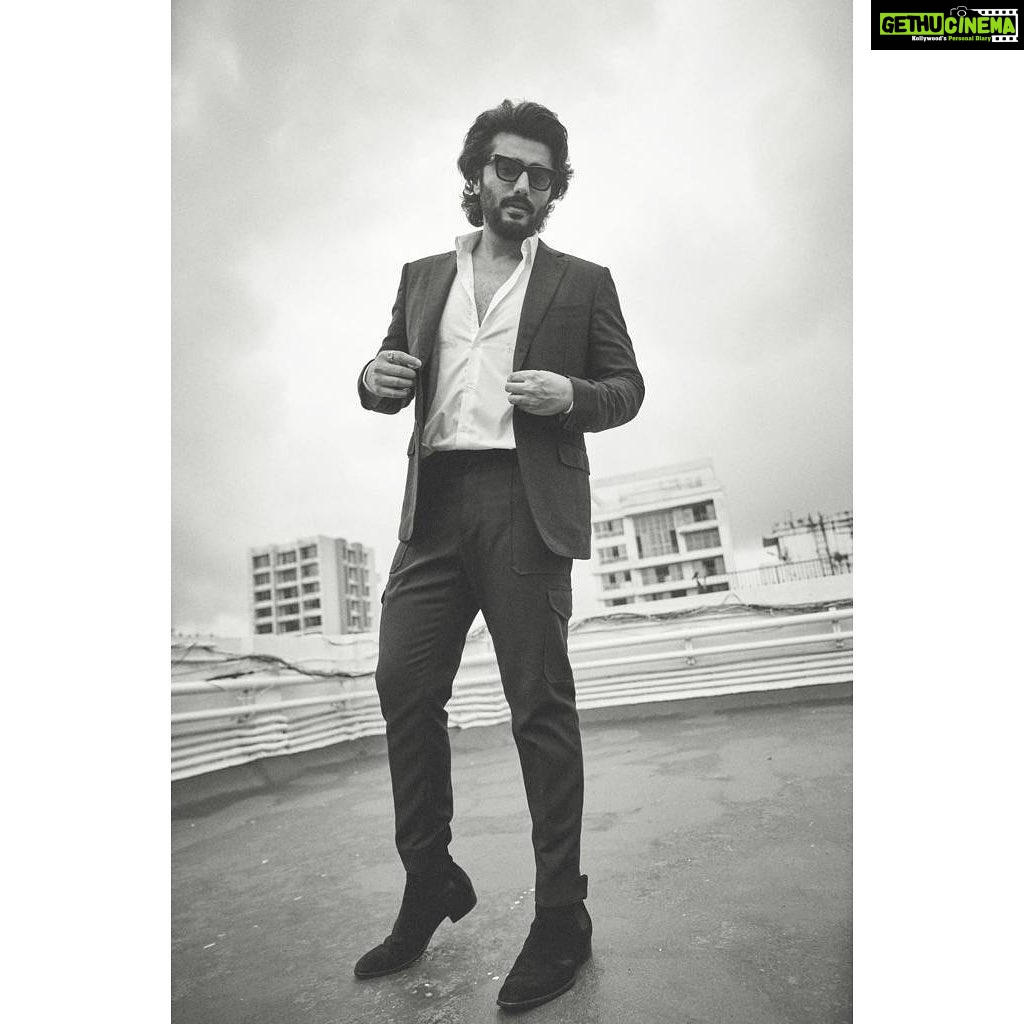 Arjun Kapoor Instagram - Living life in Monochrome 🖤