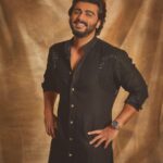 Arjun Kapoor Instagram - Walking into the new year wearing @kunalrawalofficial @kunalrawaldstress 📸 - @sheldon.santos
