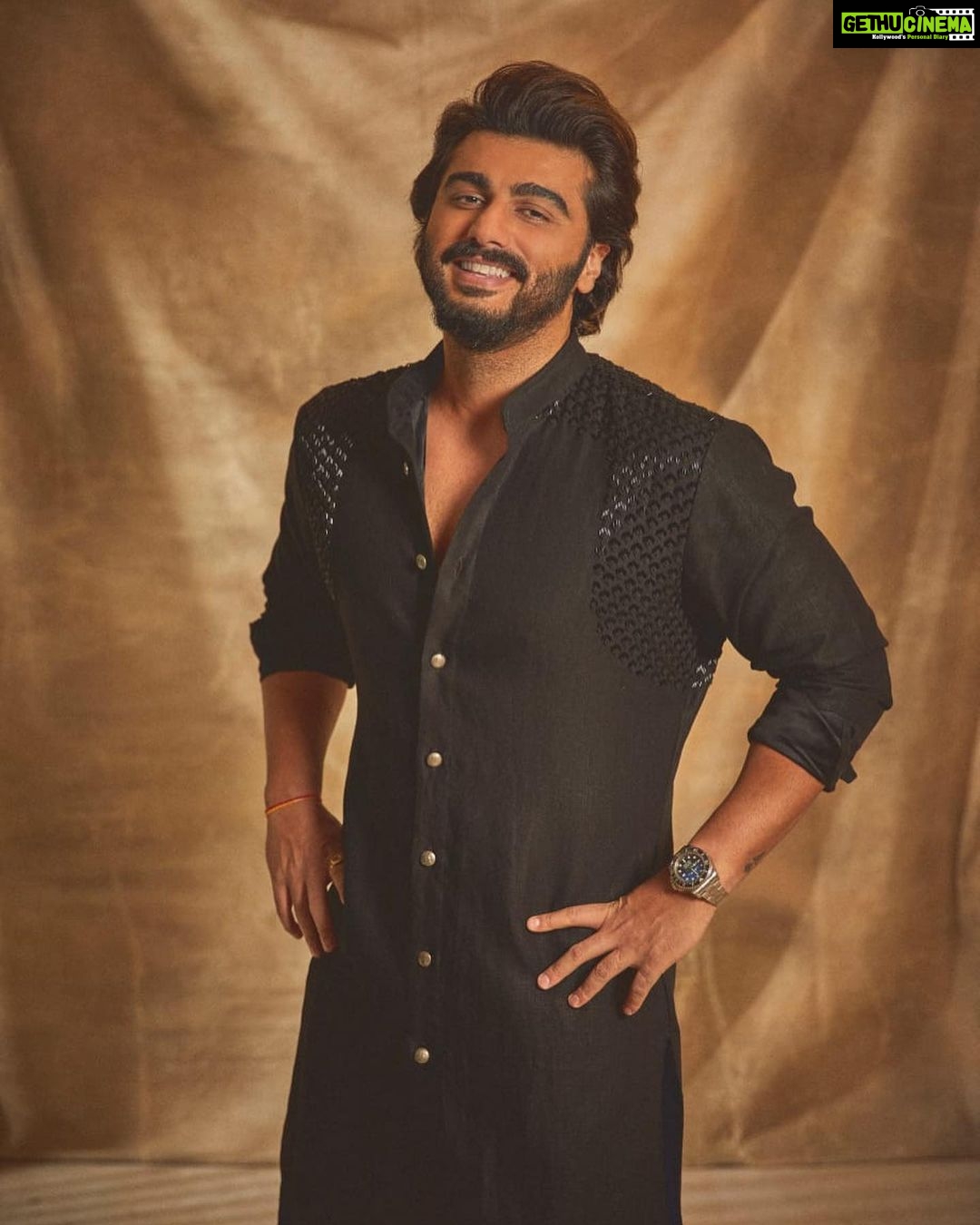 Arjun Kapoor Instagram - Walking into the new year wearing @kunalrawalofficial @kunalrawaldstress 📸 - @sheldon.santos