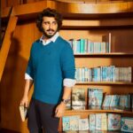 Arjun Kapoor Instagram - Style is very personal and there are very few brands that understand the essence of style and comfort. Nautica‘s latest collection is a mix of all my favourite outfits, fits and colours. Shop my favourite styles from #FallHoliday collection in @nautica.in stores near you, on @myntra & @flipkart. #FallHoliday #AKXNAUTICA #NauticaFallHolidayCollection @nautica #SpareMomentsByNautica