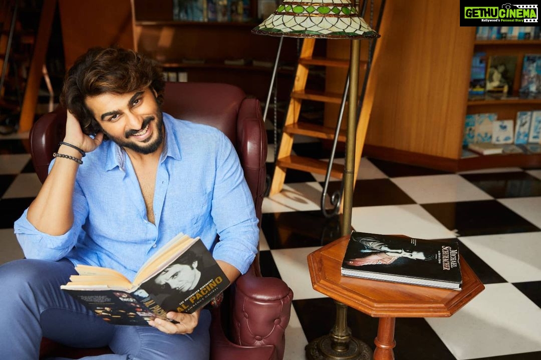 Arjun Kapoor Instagram - Style is very personal and there are very few brands that understand the essence of style and comfort. Nautica‘s latest collection is a mix of all my favourite outfits, fits and colours. Shop my favourite styles from #FallHoliday collection in @nautica.in stores near you, on @myntra & @flipkart. #FallHoliday #AKXNAUTICA #NauticaFallHolidayCollection @nautica #SpareMomentsByNautica
