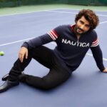 Arjun Kapoor Instagram - Style is very personal and there are very few brands that understand the essence of style and comfort. Nautica‘s latest collection is a mix of all my favourite outfits, fits and colours. Shop my favourite styles from #FallHoliday collection in @nautica.in stores near you, on @myntra & @flipkart. #FallHoliday #AKXNAUTICA #NauticaFallHolidayCollection @nautica #SpareMomentsByNautica