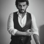 Arjun Kapoor Instagram - The look I give when someone says they haven't seen #BhootPolice yet 😑 . . . @nikitajaisinghani @sheldon.santos @vickybanatkar @bashirsayyed.hair