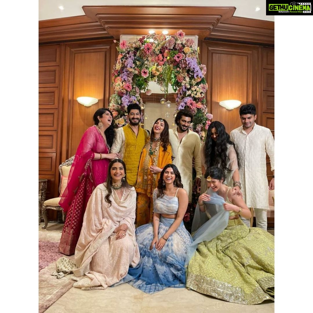 Arjun Kapoor - 339.7K Likes - So last week one of my sisters got married & it made me realise that how quickly life changes !!! So many variables & possibilities on the horizon for all of us, but what keeps us grounded always is one constant - Brothers & Sisters.
As long as I can remember my siblings have been everything in my life & may that always continue... Here’s to my brothers & sisters - Happy RakshaBandhan. Love you all.
@anshulakapoor @rheakapoor @sonamkapoor @janhvikapoor @khushi05k @shanayakapoor02 @antara_m @mohitmarwah @karanboolani @harshvarrdhankapoor @jahaankapoor26 @akshaymarwah22 @anandahuja
#Photodump #ThrowBack