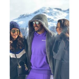 Arjun Kapoor Instagram - So last week one of my sisters got married & it made me realise that  how quickly life changes !!! So many variables & possibilities on the horizon for all of us, but what keeps us grounded always is one constant - Brothers & Sisters. 

As long as I can remember my siblings have been everything in my life & may that always continue... Here’s to my brothers & sisters - Happy RakshaBandhan. Love you all.
@anshulakapoor @rheakapoor @sonamkapoor @janhvikapoor @khushi05k @shanayakapoor02 @antara_m @mohitmarwah @karanboolani @harshvarrdhankapoor @jahaankapoor26 @akshaymarwah22 @anandahuja
#Photodump #ThrowBack