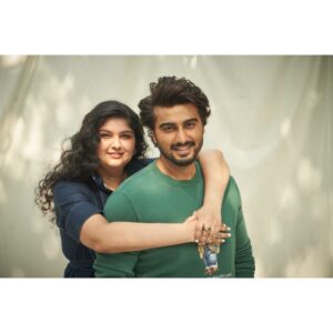 Arjun Kapoor Instagram - So last week one of my sisters got married & it made me realise that  how quickly life changes !!! So many variables & possibilities on the horizon for all of us, but what keeps us grounded always is one constant - Brothers & Sisters. 

As long as I can remember my siblings have been everything in my life & may that always continue... Here’s to my brothers & sisters - Happy RakshaBandhan. Love you all.
@anshulakapoor @rheakapoor @sonamkapoor @janhvikapoor @khushi05k @shanayakapoor02 @antara_m @mohitmarwah @karanboolani @harshvarrdhankapoor @jahaankapoor26 @akshaymarwah22 @anandahuja
#Photodump #ThrowBack