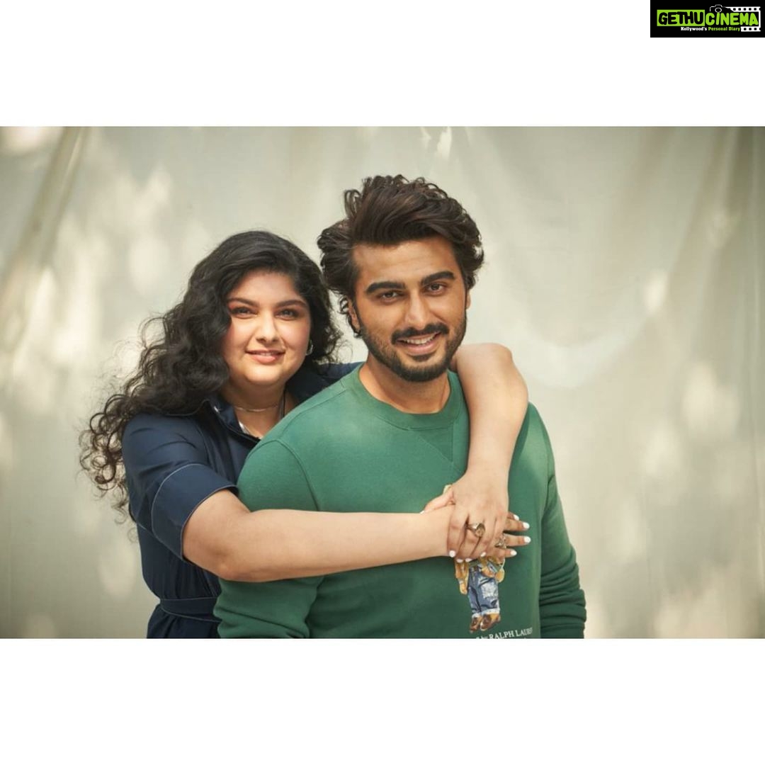 Arjun Kapoor - 339.7K Likes - So last week one of my sisters got married & it made me realise that how quickly life changes !!! So many variables & possibilities on the horizon for all of us, but what keeps us grounded always is one constant - Brothers & Sisters.
As long as I can remember my siblings have been everything in my life & may that always continue... Here’s to my brothers & sisters - Happy RakshaBandhan. Love you all.
@anshulakapoor @rheakapoor @sonamkapoor @janhvikapoor @khushi05k @shanayakapoor02 @antara_m @mohitmarwah @karanboolani @harshvarrdhankapoor @jahaankapoor26 @akshaymarwah22 @anandahuja
#Photodump #ThrowBack