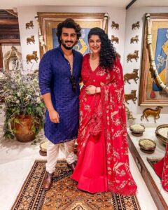 Arjun Kapoor Instagram - Feeling cute, won’t delete later 💙❤️ 

📸: @karishma