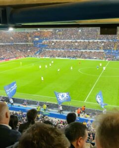 Arjun Kapoor Instagram - Ticked off the bucket list thanks to everyone at Chelsea FC... being able to take her to a @chelseafc game at the bridge !!! 
We won 3-0 & I had someone next to me to celebrate it with !!! (swipe right) 😉 
@malaikaaroraofficial