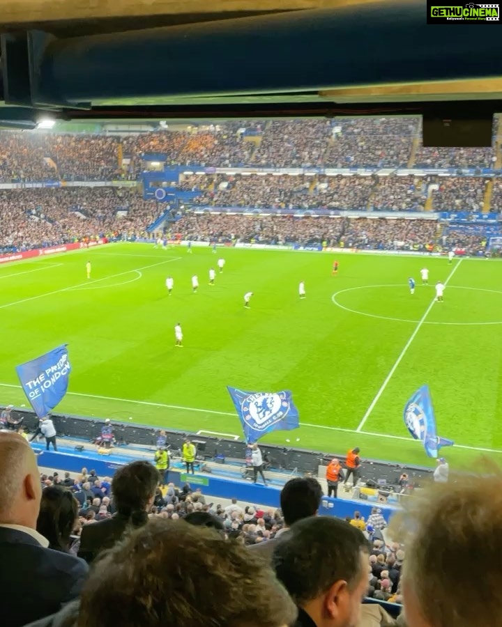Arjun Kapoor - 612.7K Likes - Ticked off the bucket list thanks to everyone at Chelsea FC... being able to take her to a @chelseafc game at the bridge !!!
We won 3-0 & I had someone next to me to celebrate it with !!! (swipe right) 😉
@malaikaaroraofficial