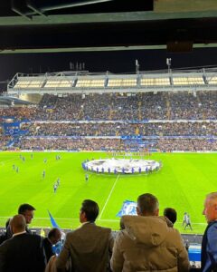 Arjun Kapoor Instagram - Ticked off the bucket list thanks to everyone at Chelsea FC... being able to take her to a @chelseafc game at the bridge !!! 
We won 3-0 & I had someone next to me to celebrate it with !!! (swipe right) 😉 
@malaikaaroraofficial
