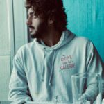 Arjun Kapoor Instagram - Was caught lost in thought at the birthday lunch... What a difference a year makes... A year ago I was deflated, tired & confused, today I sit ready with new energy, vigour & determination to face any curveball life throws my way... I just want to acknowledge all those close to me who have believed in me, supported me & cared for me. My work mates, fans, friends, family & my baby thank u for standing by my side. Photo credit - @malaikaaroraofficial (she makes me look good)