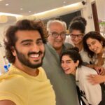 Arjun Kapoor Instagram – The father, the daughters & the son. 
Our Father’s Day dinner… 
Smiles are appreciated any day of the week but today just felt even more sweeter…