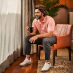 Arjun Kapoor Instagram - @uniqloin, one of my favorite fashion brands from Japan just launched its online store! I have shopped my favourite looks - 👕 A cool Haruki Murakami graphic T-Shirt with EZY jeans for a casual and fun look 👕 Dry Pique Polo Shirt and Smart Ankle Pants for that classic and comfortable look Get these looks and many more at UNIQLO.com or on UNIQLO app #ShopUniqloOnline #IUniqloindia
