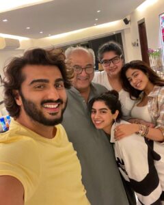 Arjun Kapoor Instagram - The father, the daughters & the son. 
Our Father’s Day dinner... 
Smiles are appreciated any day of the week but today just felt even more sweeter...