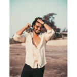 Arjun Kapoor Instagram - Do I love the beach? Fo shore! 🤓