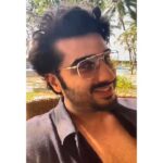Arjun Kapoor Instagram - You guys got me singing now but You don't want to see my dramatic side @netflix_in, show us the new menu now! #AbMenuMeinSabNew