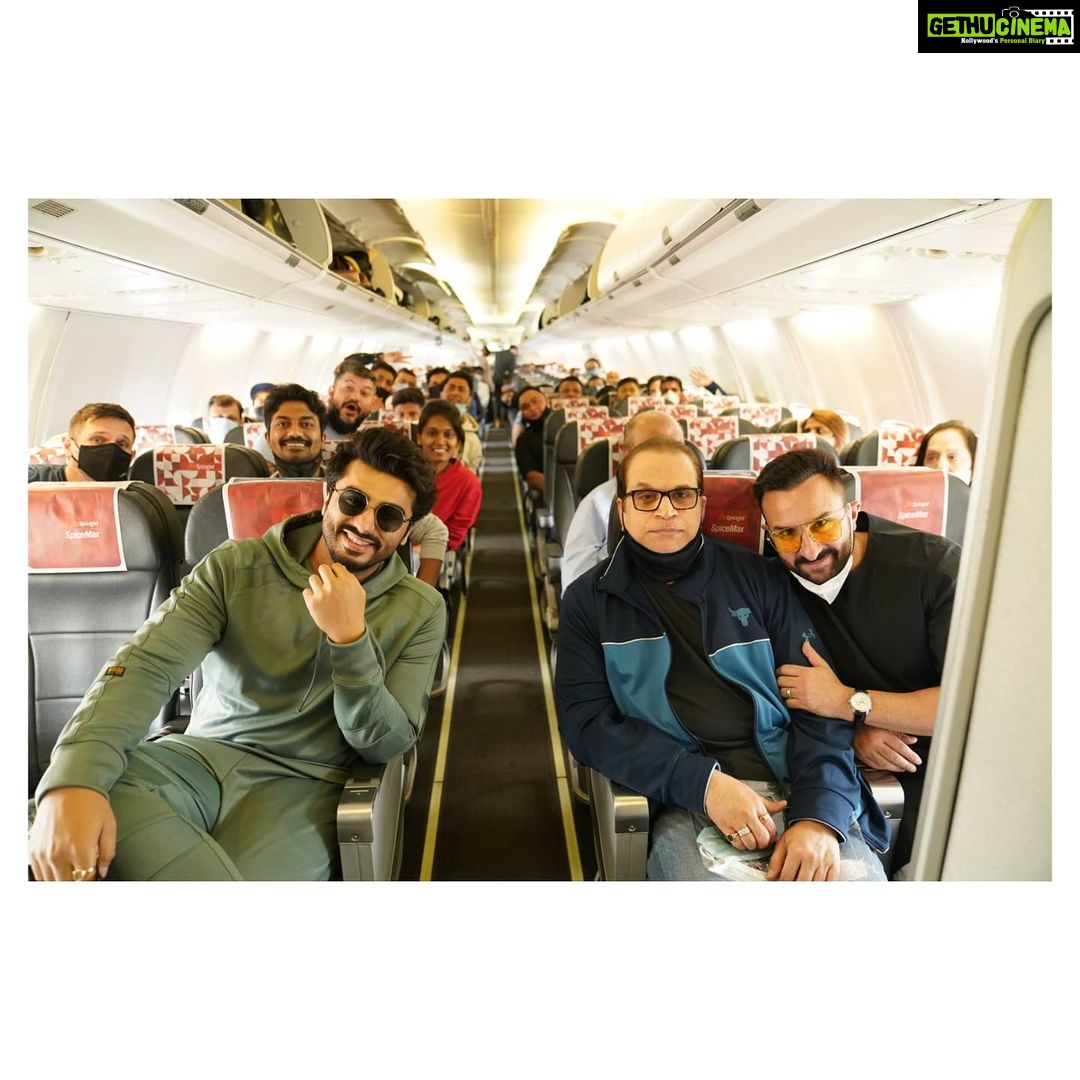 Arjun Kapoor Instagram - 👻👮♂️ . #SaifAliKhan @jacquelinef143 @yamigautam @jaavedjaaferi @rameshtaurani @akshaipuri @pavankirpalani @jaya.taurani @tips #12thStreetEntertainment #BhootPolice