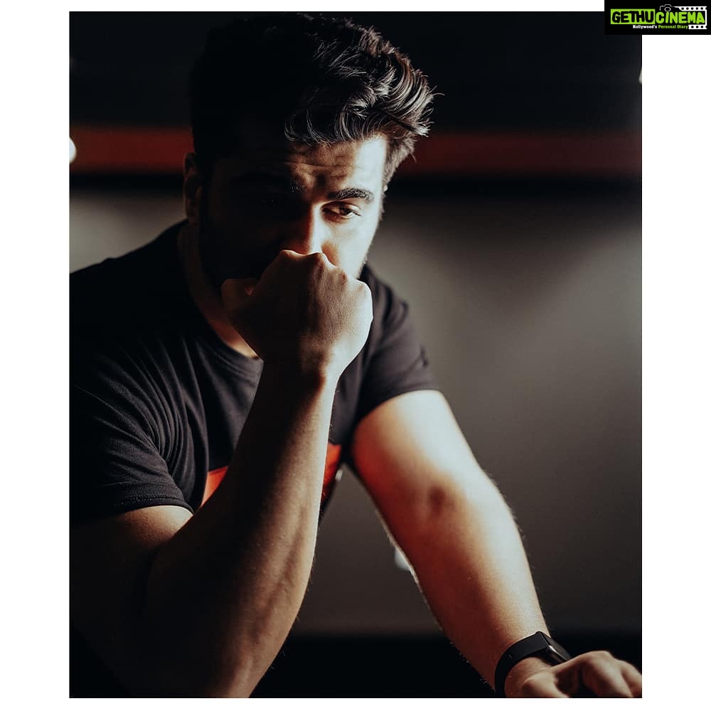 Arjun Kapoor Instagram - 𝑻𝒉𝒆 𝒍𝒊𝒈𝒉𝒕𝒔 𝒘𝒊𝒍𝒍 𝒈𝒖𝒊𝒅𝒆 𝒚𝒐𝒖 𝒉𝒐𝒎𝒆 💡