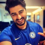 Arjun Kapoor Instagram - Thank you @chelseafc for my new kit for next season! I will be wearing it today as I cheer the boys on vs Wolves, let's get that top four finish! 💪 #KTBFFH