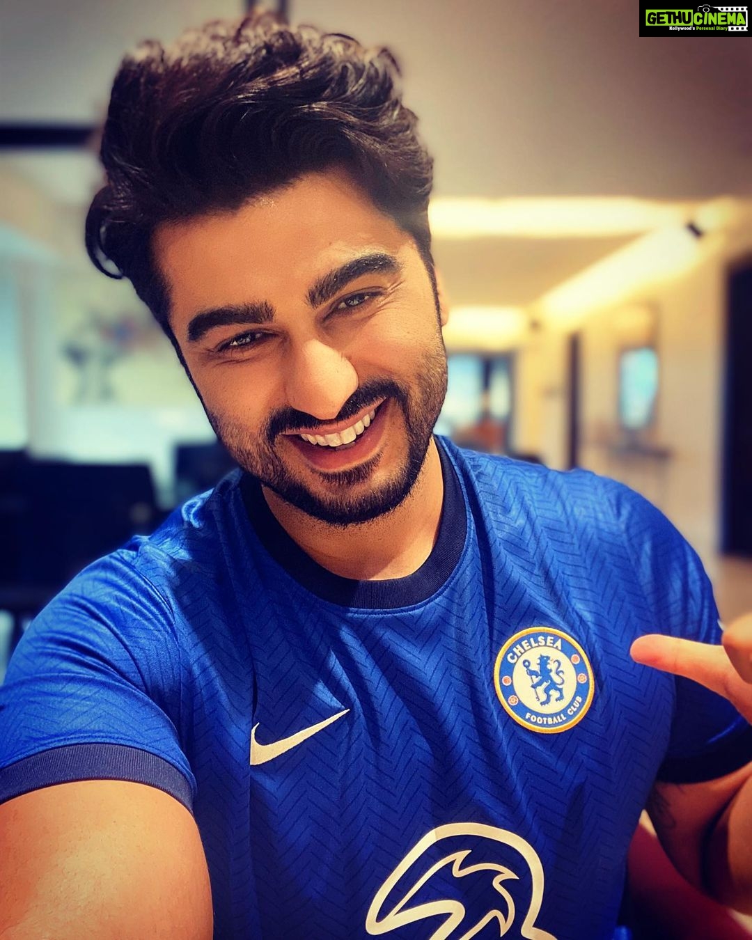 Arjun Kapoor Instagram - Thank you @chelseafc for my new kit for next season! I will be wearing it today as I cheer the boys on vs Wolves, let's get that top four finish! 💪 #KTBFFH