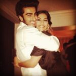 Arjun Kapoor Instagram - Happy birthday @sonamkapoor !!! Miss the good old days where we hugged without a care in the world... but always know hugs or no hugs I got ur back....