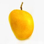 Arjun Kapoor Instagram - Hello friends, mango season is here... aur aam dekh ke yaad aaya... @katrinakaif, would you like a SLICE ? 😉🥭 #Mango #Summer #AamKiBaat