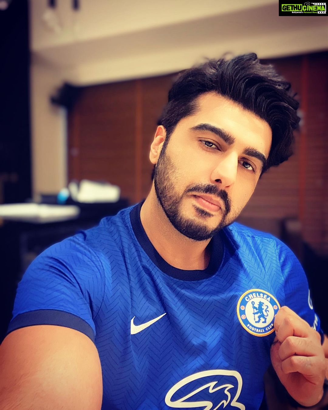 Arjun Kapoor Instagram - Thank you @chelseafc for my new kit for next season! I will be wearing it today as I cheer the boys on vs Wolves, let's get that top four finish! 💪 #KTBFFH
