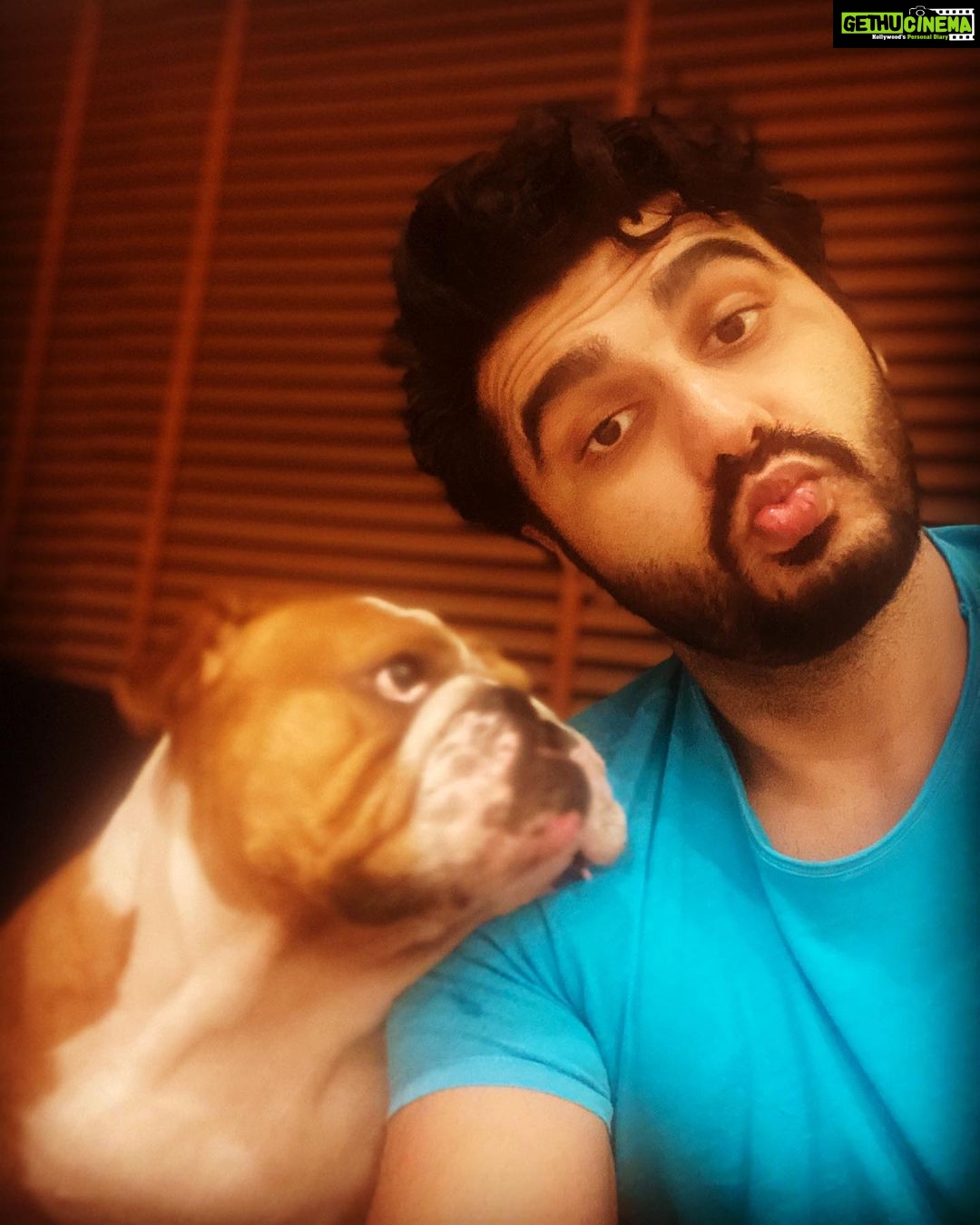 Arjun Kapoor Instagram - Mad max & me !!! Max-ed out this sunday with all the love... PS : not one decent photo was taken 🤦🏽♂️ (Swipe Right)