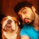 Arjun Kapoor Instagram - Mad max & me !!! Max-ed out this sunday with all the love... PS : not one decent photo was taken 🤦🏽‍♂️ (Swipe Right)