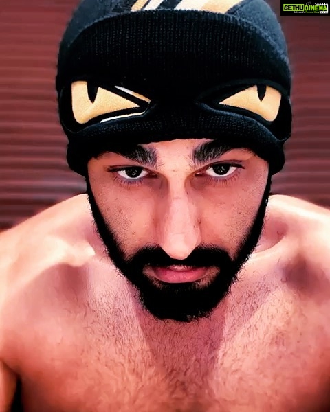 Arjun Kapoor Instagram - I Got my eyes 👀(all of em 😉) on you 🎶