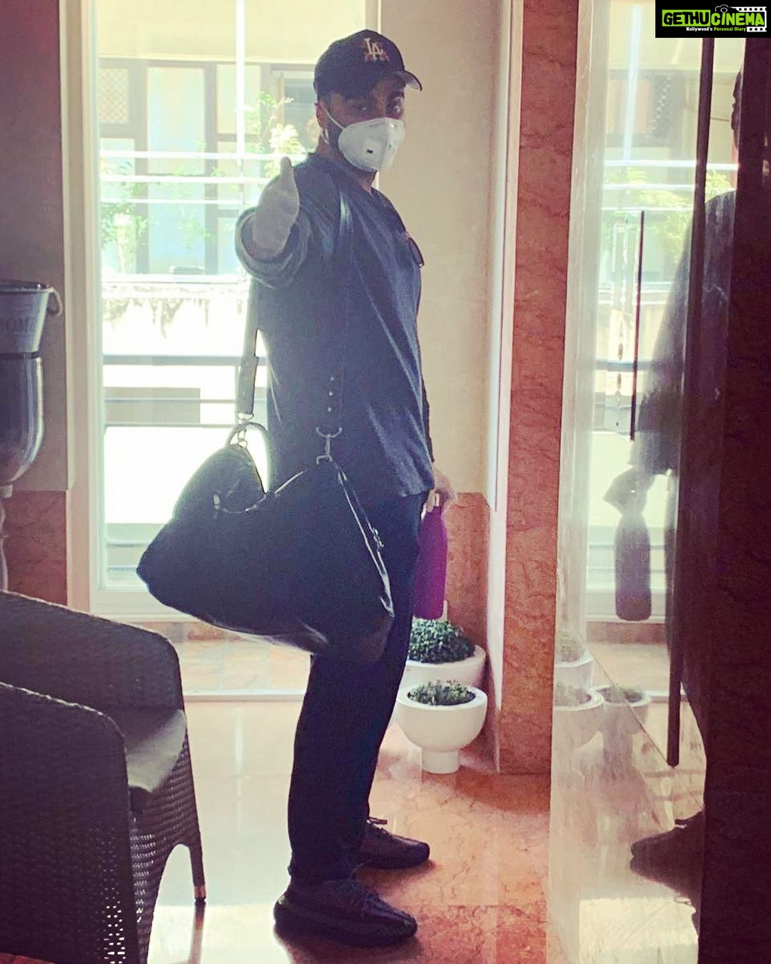 Arjun Kapoor Instagram - The new normal. Mask Must hai kyunki Mask mast hai !!! Mumbaikars We must understand & follow the new rule !!! @my_bmc @cmomaharashtra_ @adityathackeray Mumbai, Maharashtra