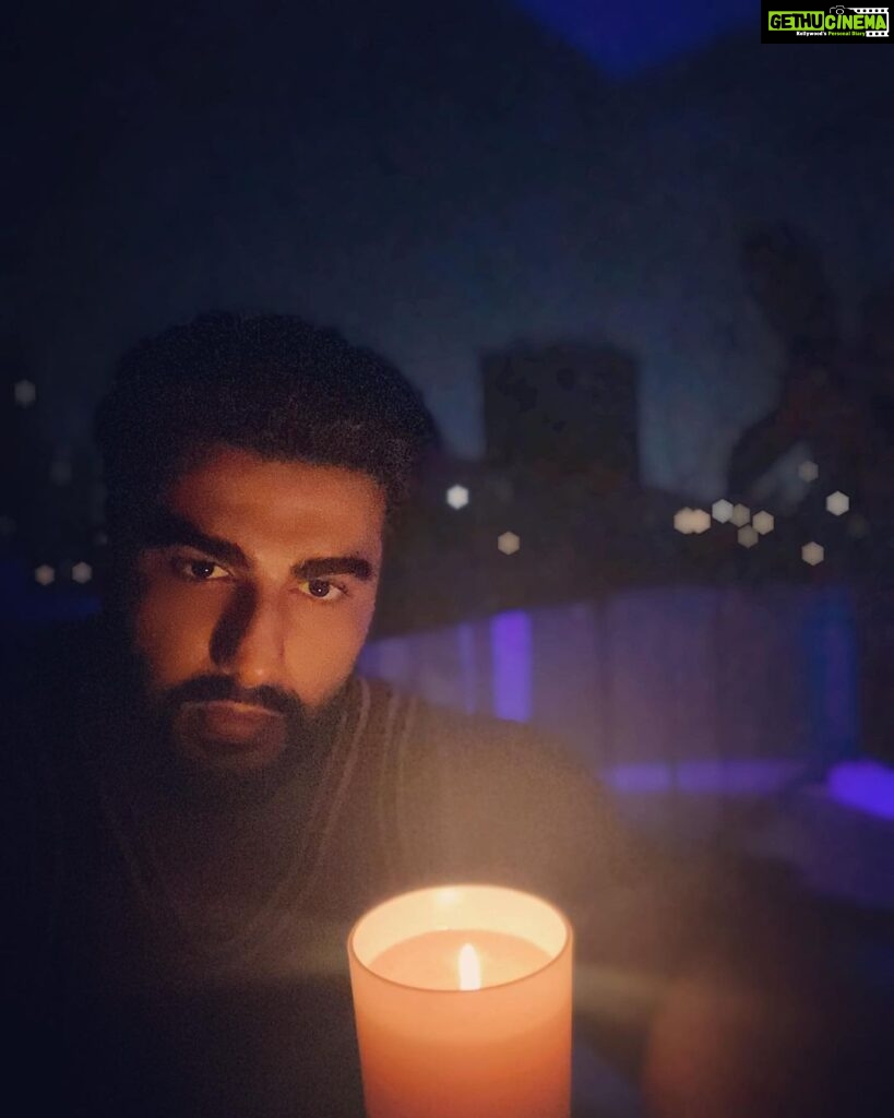 Arjun Kapoor Instagram - The darkest nights produce the brightest stars. Together, we shall overcome !!! #9MinutesForIndia.