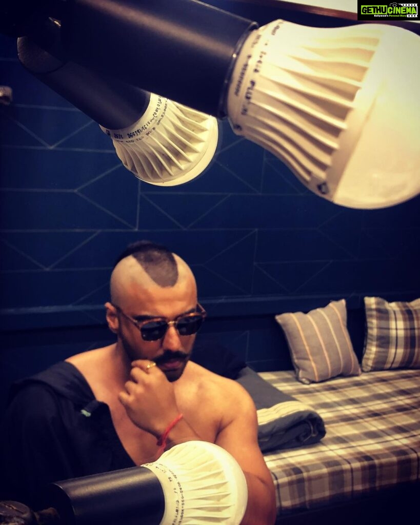 Arjun Kapoor Instagram - Getting ready for it & feeling Buzzed about my Saturday night !!! #taxidriver #weekendvibe #mohawked