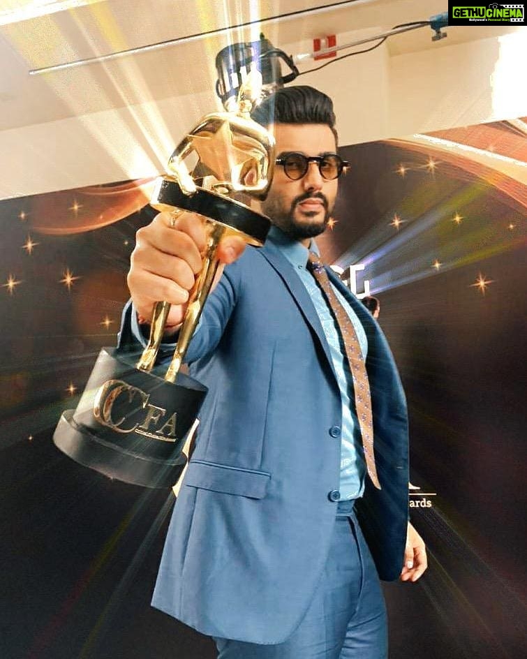 Arjun Kapoor Instagram - I would like to thank my director, my co-actors... just kidding. I'm not taking home this Award, but I am hosting the Critics' Choice Film Awards (CCFA) ! Watch the second edition of the CCFA, India's first virtual awards show, tomorrow. Get ready to find out the winners of India's most credible Awards, selected from cinema across 8 Indian languages, you do not want to miss this! Tomorrow, Saturday 28th March at 5pm On Facebook & Youtube @criticschoicefilmawards! @criticschoicefilmawards @filmcriticsguild @motioncontentgroup @vistasmediacapital