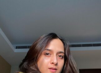 Arushi Sharma Instagram - Selfie, when you’re bored in a hotel room 📸 #selfie