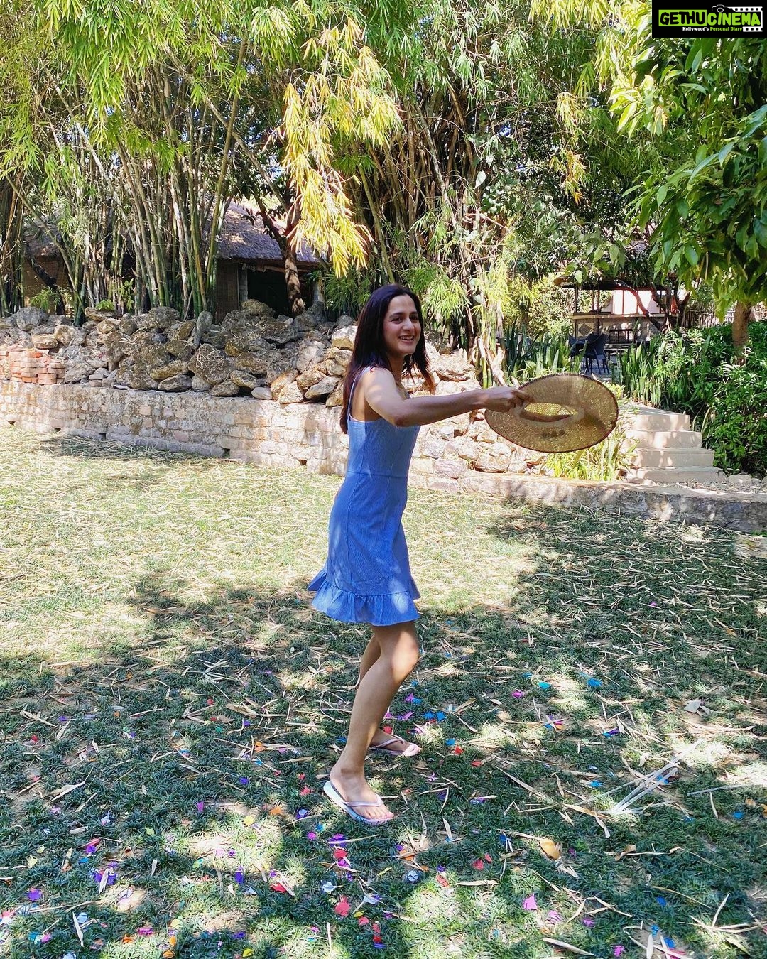 Arushi Sharma Instagram - You are the sky. Everything else is just the weather. #happywomensday
