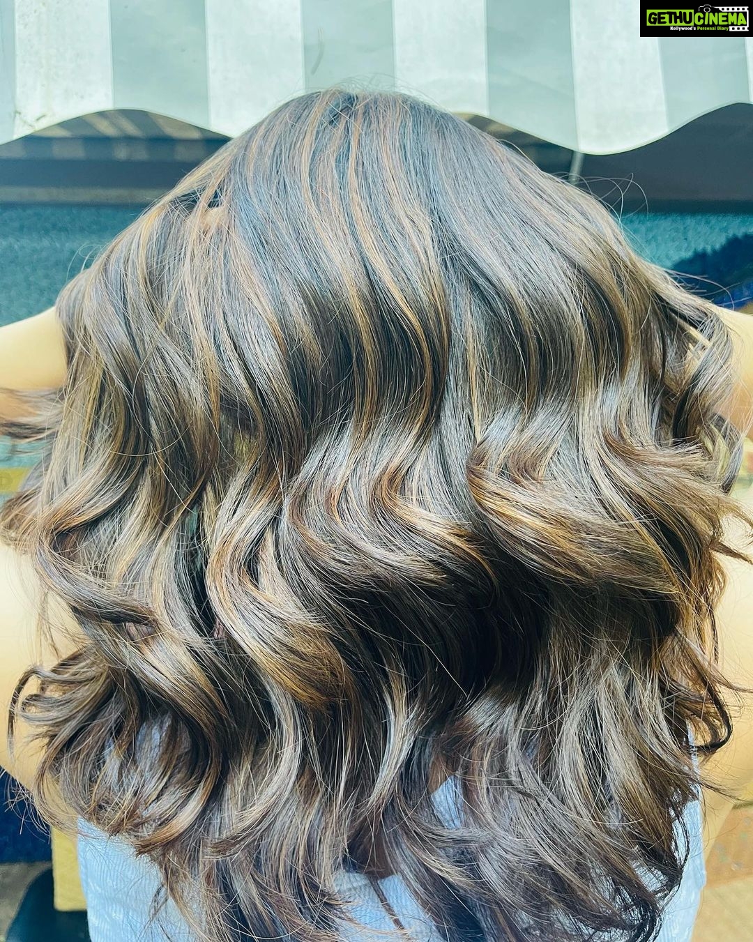 Arushi Sharma Instagram - Great hair doesn’t happen by chance, It happens by appointment 💇♀️🤷♀️✂️ thanks to the sweetest @maisalonbandra You’re simply the best. MAI Salon