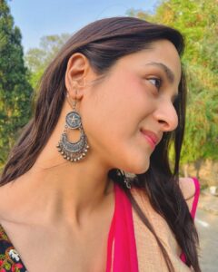 Arushi Sharma Instagram - ;/ :)