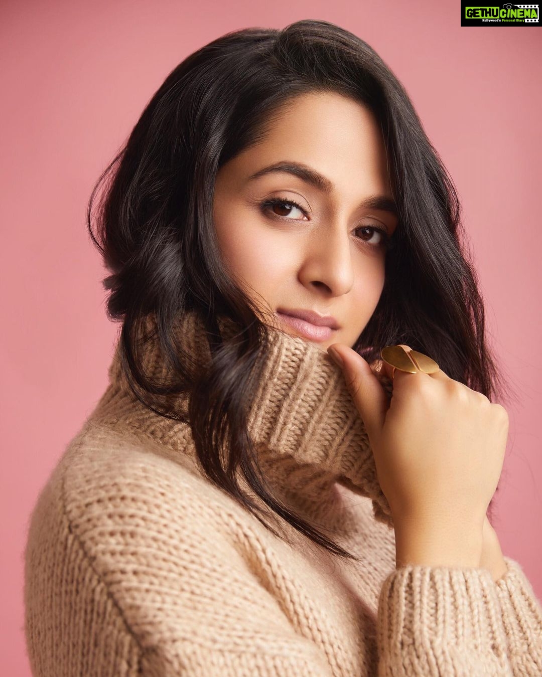 Arushi Sharma Instagram - πΈπ·βοΈ . . . . . . πΈ by: @meetesh_photography Styled by @jueeleechavan Makeup by @vibhagusain Hair by @snigdha_hairandmakeup Wardrobe credits Sweater : @h&m Ring : @one_nought_one_one