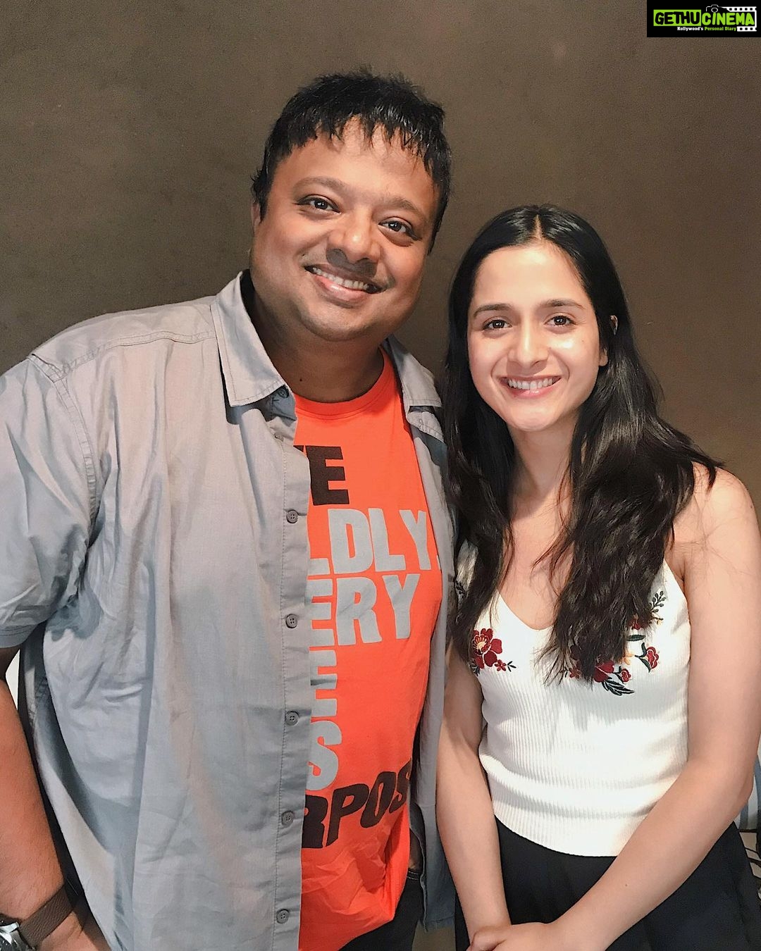 Arushi Sharma Instagram - Say cheeese ! 📸 . My first radio interview. Thank you @94.3radiooneindia and @hrishikay for making this so special.