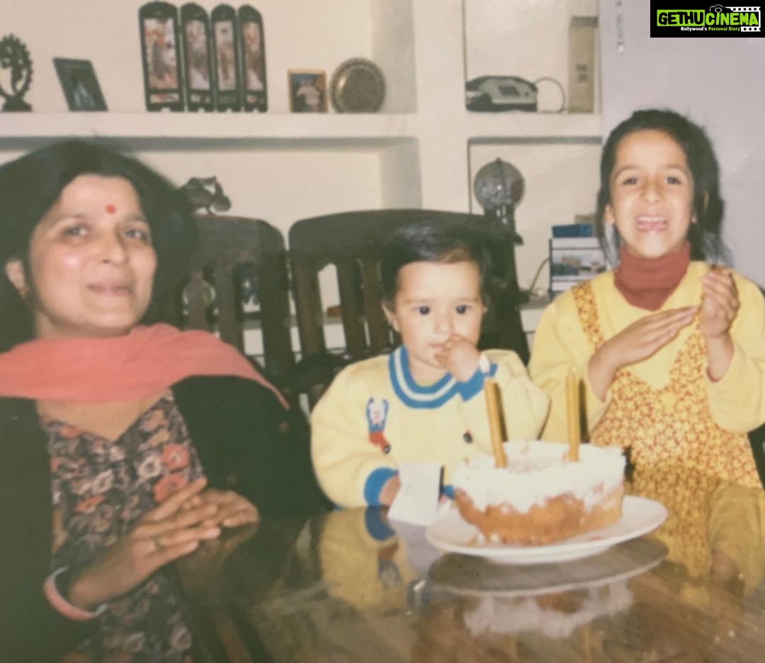 Arushi Sharma Instagram - Happy Women's day. Love you both♥️ #throwback #latepost