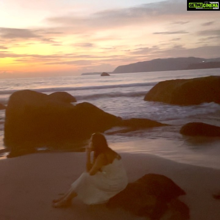 Arushi Sharma Instagram - Sunsets 🌅 and old hindi songs 🎶 can heal everything. Agonda beach